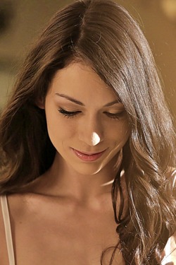 Sexy solo scene from the beautiful brunette Arwen Gold